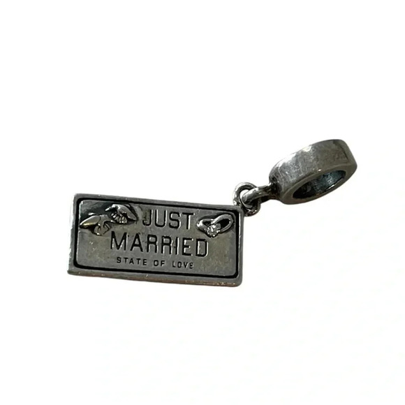5/20$$ Just married 💍 charm - Picture 1 of 5